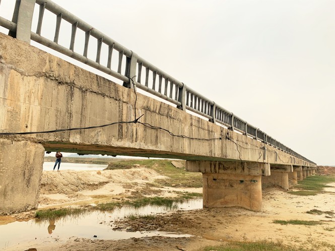Cầu tiền tỷ lộ xốp, thép: UBND tỉnh yêu cầu kiểm định chất lượng tìm nguyên nhân - ảnh 2