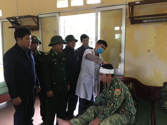 Tàu chở gần 3.000 tấn vôi gặp nạn, 8 thuyền viên may mắn được cứu - ảnh 3