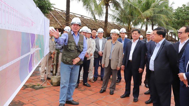Hết cách ly, lãnh đạo tỉnh Nghệ An đến trụ sở làm việc - ảnh 1