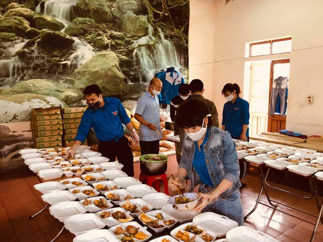 Tặng bánh chưng xanh - Thắng nhanh COVID-19 - ảnh 13