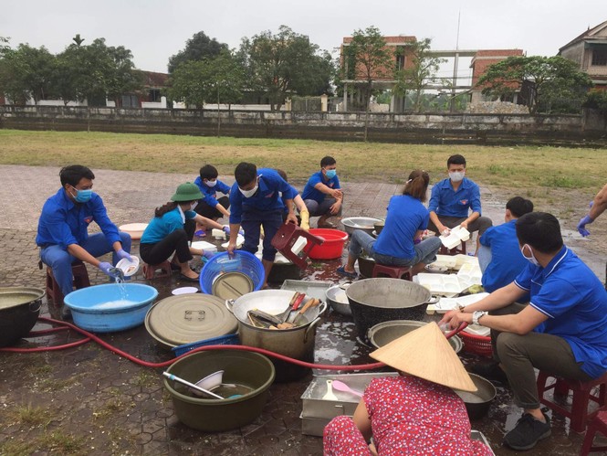 Tặng bánh chưng xanh - Thắng nhanh COVID-19 - ảnh 16