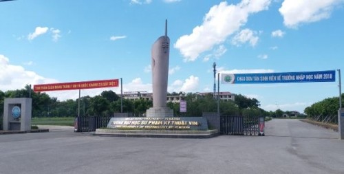 Nam sinh rơi từ tầng 5 xuống đất tử vong trong trường Đại học - ảnh 1