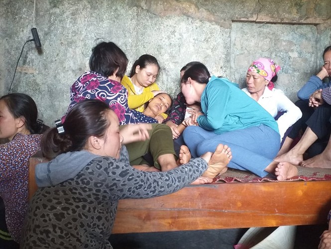 Thương tâm mẹ kiệt sức gào khóc gọi con 5 tuổi tử vong trong nhà hoang - ảnh 2