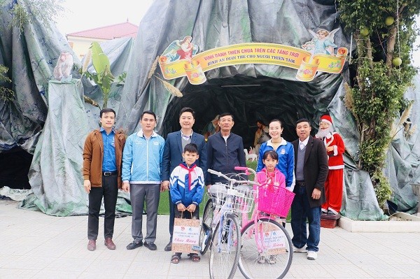Tỉnh đoàn, Hội LHTN tỉnh Nghệ An chúc mừng các giáo xứ Lễ Giáng sinh 2020 - ảnh 4