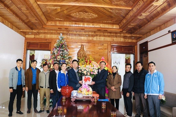 Tỉnh đoàn, Hội LHTN tỉnh Nghệ An chúc mừng các giáo xứ Lễ Giáng sinh 2020 - ảnh 1