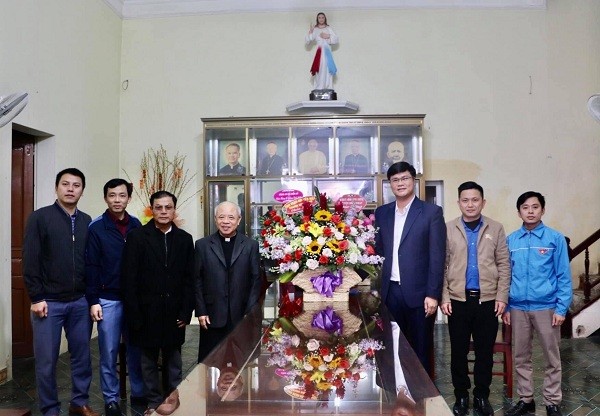 Tỉnh đoàn, Hội LHTN tỉnh Nghệ An chúc mừng các giáo xứ Lễ Giáng sinh 2020 - ảnh 3