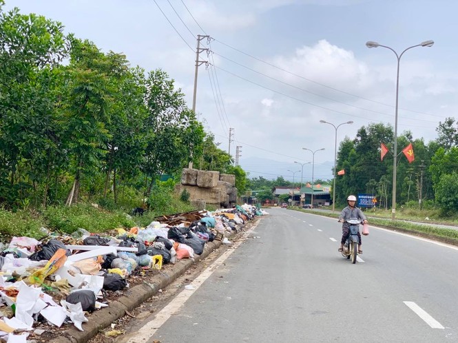 Không bãi tập kết, rác bủa vây đường Hồ Chí Minh - ảnh 10