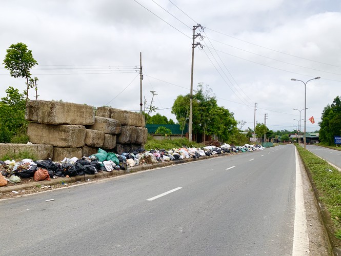 Không bãi tập kết, rác bủa vây đường Hồ Chí Minh - ảnh 11