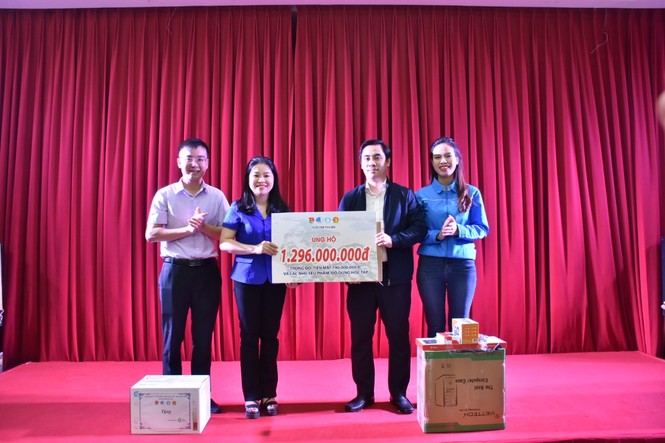 Tuổi trẻ Thủ đô trao hàng nghìn suất quà hướng về miền Trung ruột thịt - ảnh 1
