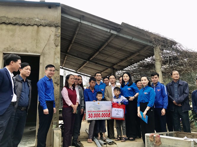 Tuổi trẻ Thủ đô trao hàng nghìn suất quà hướng về miền Trung ruột thịt - ảnh 3