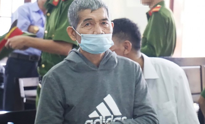 “Yêu râu xanh” 70 tuổi xâm hại hai bé gái 8 tuổi lĩnh án - ảnh 1