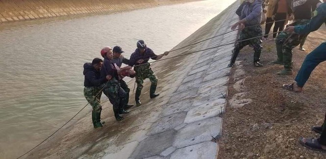 Xuống sông vớt dép cho chị gái, bé trai 9 tuổi đuối nước thương tâm - ảnh 2