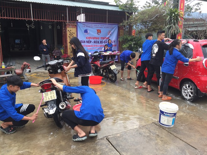 Tuổi trẻ Hà Tĩnh rửa xe gây quỹ hưởng ứng Tết vì người nghèo - ảnh 5