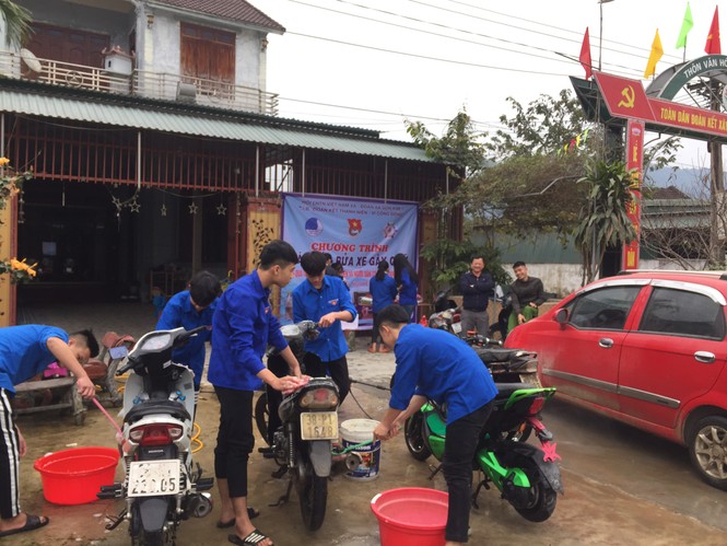 Tuổi trẻ Hà Tĩnh rửa xe gây quỹ hưởng ứng Tết vì người nghèo - ảnh 3