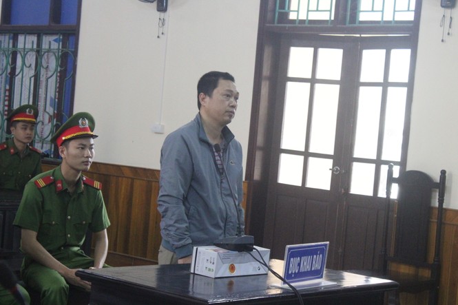 Nguyên đại úy quân đội lừa 2 tỷ đồng chạy trường công an - ảnh 2 Nguyên đại úy quân đội lừa 2 tỷ đồng chạy trường công an - ảnh 2