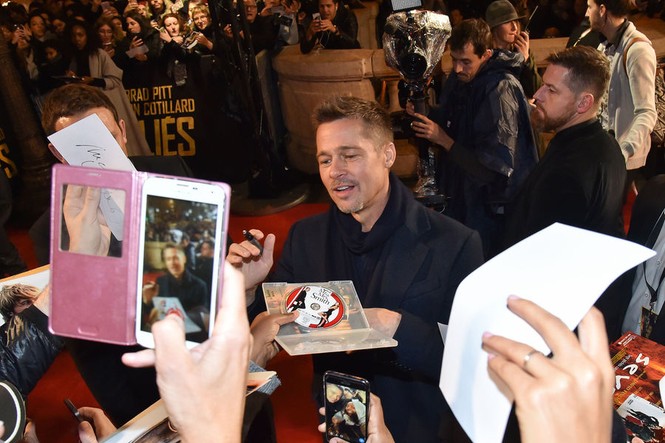 Brad Pitt và Marion Cotillard thắm thiết ở Paris - ảnh 1