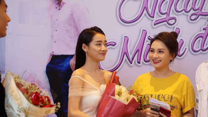 Ngất ngây ngắm Nhã Phương vai trần nuột nà không tỳ vết - ảnh 6