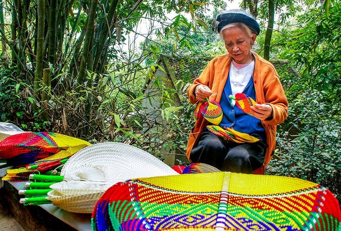 Sinh sắc 'Làng nghề, phố nghề' ở Văn Miếu Quốc Tử Giám - ảnh 6