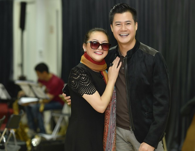 Sau tin đồn cưới Ngọc Sơn, Như Quỳnh rạng rỡ bên Quang Dũng tập show - ảnh 1
