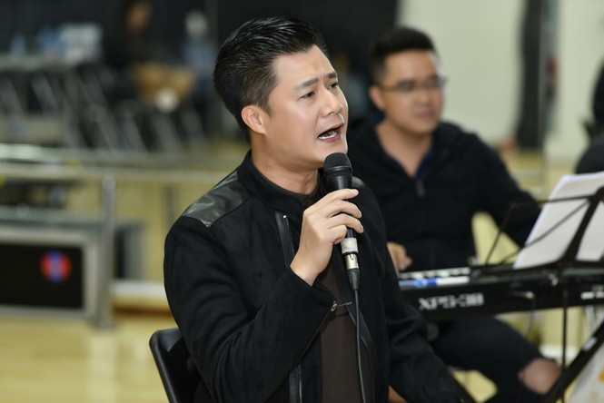 Sau tin đồn cưới Ngọc Sơn, Như Quỳnh rạng rỡ bên Quang Dũng tập show - ảnh 4