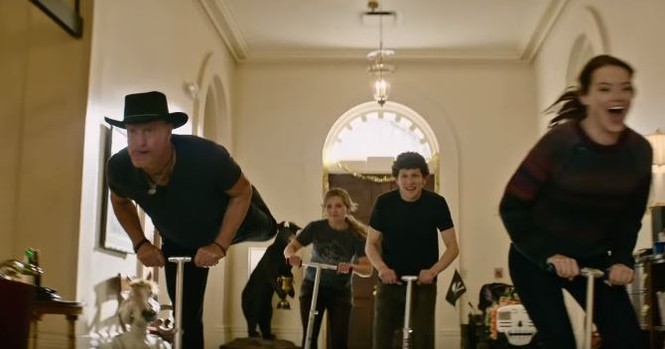 Mỹ nhân Emma Stone xuất hiện trong Zombieland 2 sau 10 năm - ảnh 2