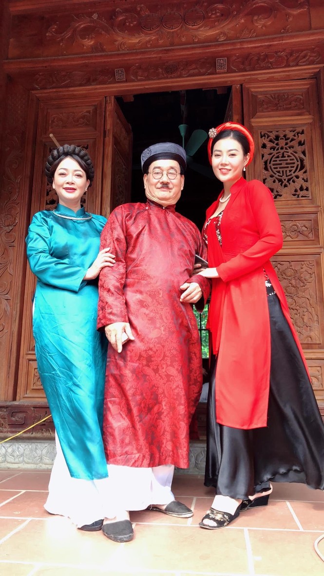 'Giấc mộng quan trường' đề cập vụ nước bẩn, cháy Rạng Đông, sàm sỡ ở thang máy - ảnh 1