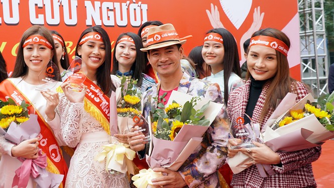 Bảo Thanh giữa vòng vây fan tại Chủ nhật đỏ lần thứ 12 - ảnh 2