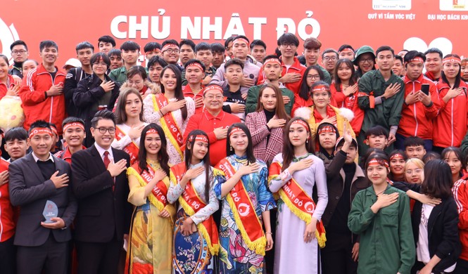Bảo Thanh giữa vòng vây fan tại Chủ nhật đỏ lần thứ 12 - ảnh 4