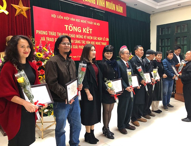 Giải thưởng Hội liên hiệp VHNT bằng 10 bát phở, Chủ tịch Hội nói gì? - ảnh 1