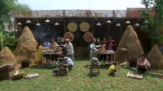 Quyền Linh làm MC gameshow hiếm hoi dành cho ba thế hệ trong gia đình - ảnh 2