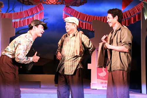 NSƯT Phú Đôn: Khắc khổ là thương hiệu, 'trói đời' rất muộn bên vợ kém 25 tuổi - ảnh 1