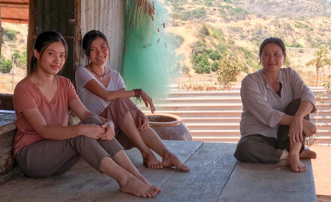 Lưu Trọng Ninh ‘hô biến’ Thúy Diễm thành đen như cột cháy nhà ở ‘Cát đỏ’ - ảnh 1