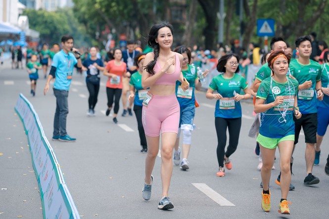 Mai Phương Thúy, Đỗ Mỹ Linh, Mai Ngọc thi chạy với Thanh Sơn, Xuân Nghị - ảnh 4