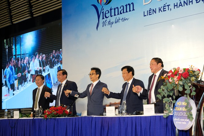 Phó Thủ tướng Vũ Đức Đam: Nắm tay nhau hành động đưa du lịch vượt khủng hoảng - ảnh 1