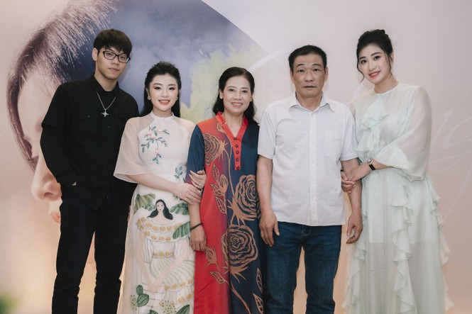 Sao mai Thu Hằng kể chuyện mang bầu thu âm nhạc đỏ - ảnh 4