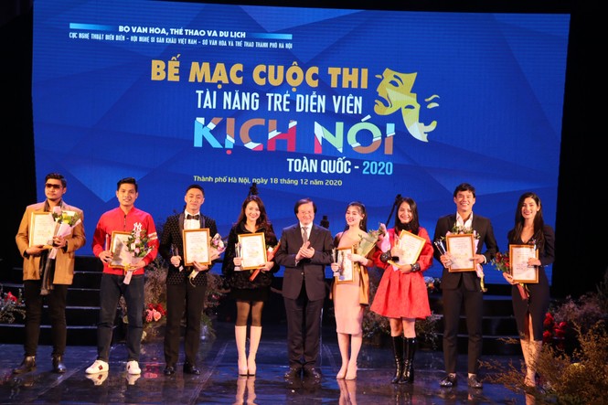 Việt Hoa ‘Cô gái nhà người ta’, Lê Lộc trong số 9 diễn viên trẻ giành giải Vàng - ảnh 1