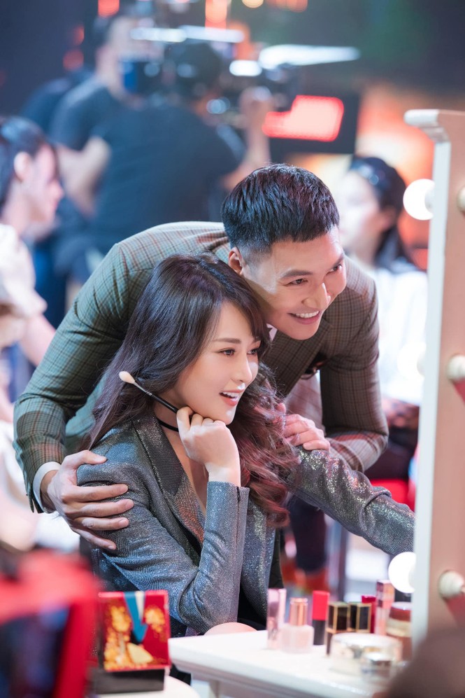 Phương Oanh lại ‘đổ máu’, xứng danh diễn viên lăn xả - ảnh 1