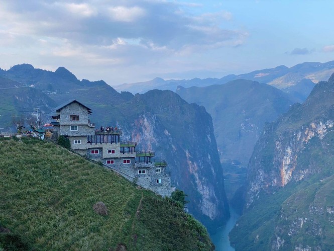 Hà Giang kiểm tra thực tế, công trình Panorama Mã Pì Lèng cải tạo vẫn sai - ảnh 1
