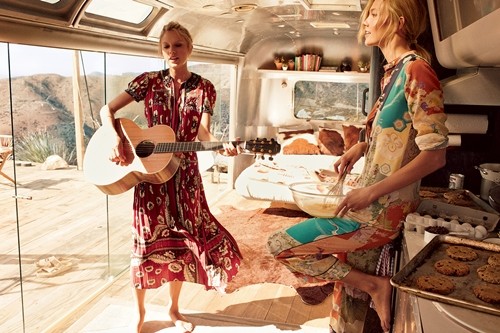 Taylor Swift đẹp như thiên thần bên cô bạn siêu mẫu - ảnh 7