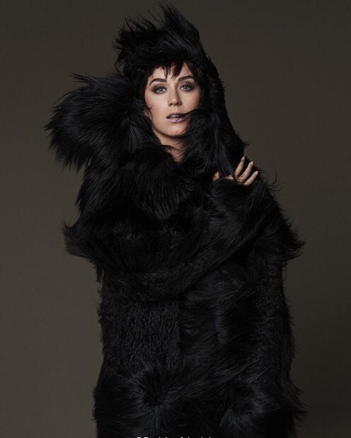 Katy Perry khoe dáng gợi cảm, cá tính - ảnh 9