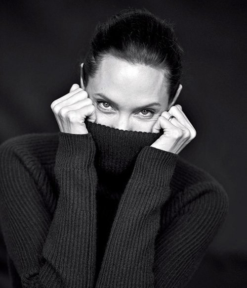 Angelina Jolie giản dị trong bộ ảnh trắng đen - ảnh 7