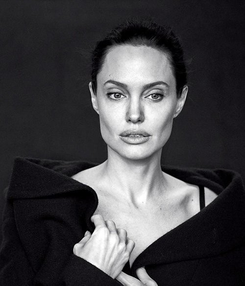 Angelina Jolie giản dị trong bộ ảnh trắng đen - ảnh 3