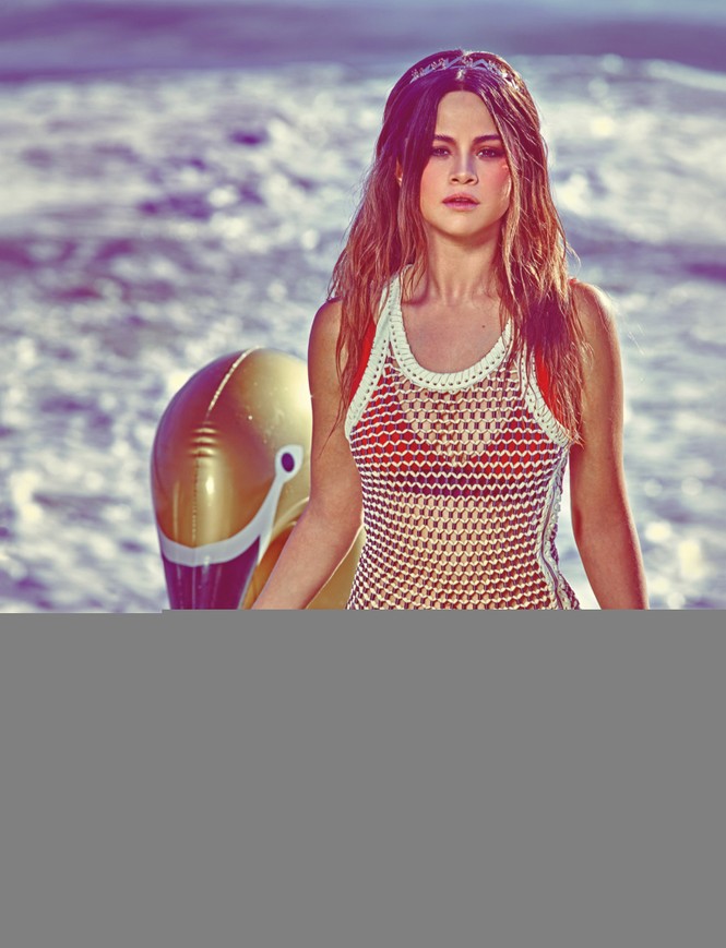 Selena Gomez diện bikini cực ‘ngầu’ - ảnh 1
