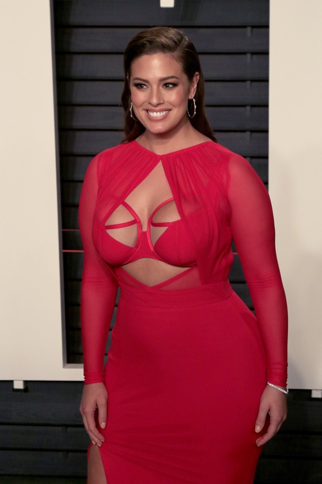 Mẫu ngoại cỡ Ashley Graham thiết kế nội y cho cô dâu - ảnh 7