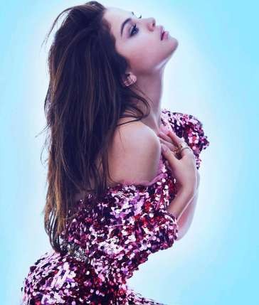 Hút mắt ngắm đường cong quyến rũ của Selena Gomez - ảnh 10