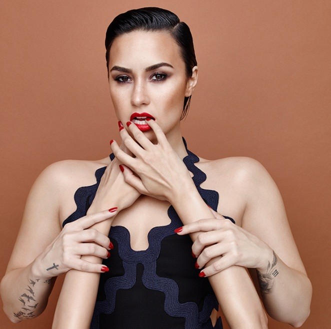 Demi Lovato táo bạo bán nude trên bìa single mới - ảnh 8