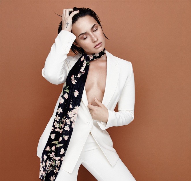 Demi Lovato táo bạo bán nude trên bìa single mới - ảnh 7