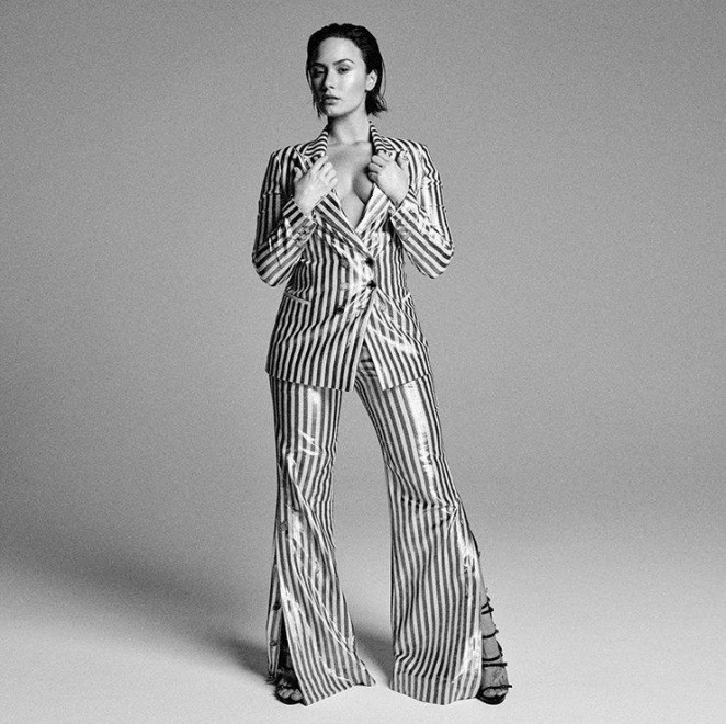 Demi Lovato táo bạo bán nude trên bìa single mới - ảnh 10