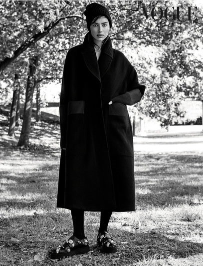 Irina Shayk thanh lịch, cuốn hút ở mọi góc nhìn - ảnh 10