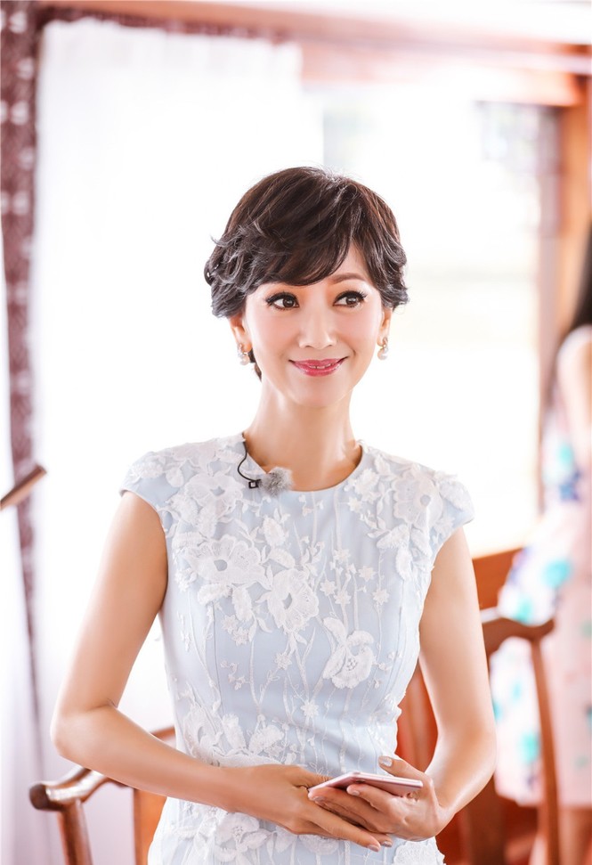 Nhan sắc trẻ ngỡ ngàng của Lưu Gia Linh và người đẹp ‘Bến Thượng Hải’ - ảnh 5